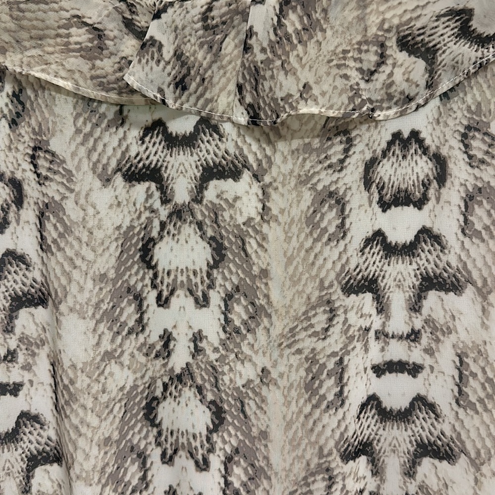 H&M Animal Print dress with matching lining  in B&W with Vneck ! SIze 14! - Picture 8 of 10